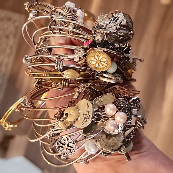 Alex & Ani type style jewelry lot of 25 bangle charm bracelets tree cross misc - Picture 10 of 11